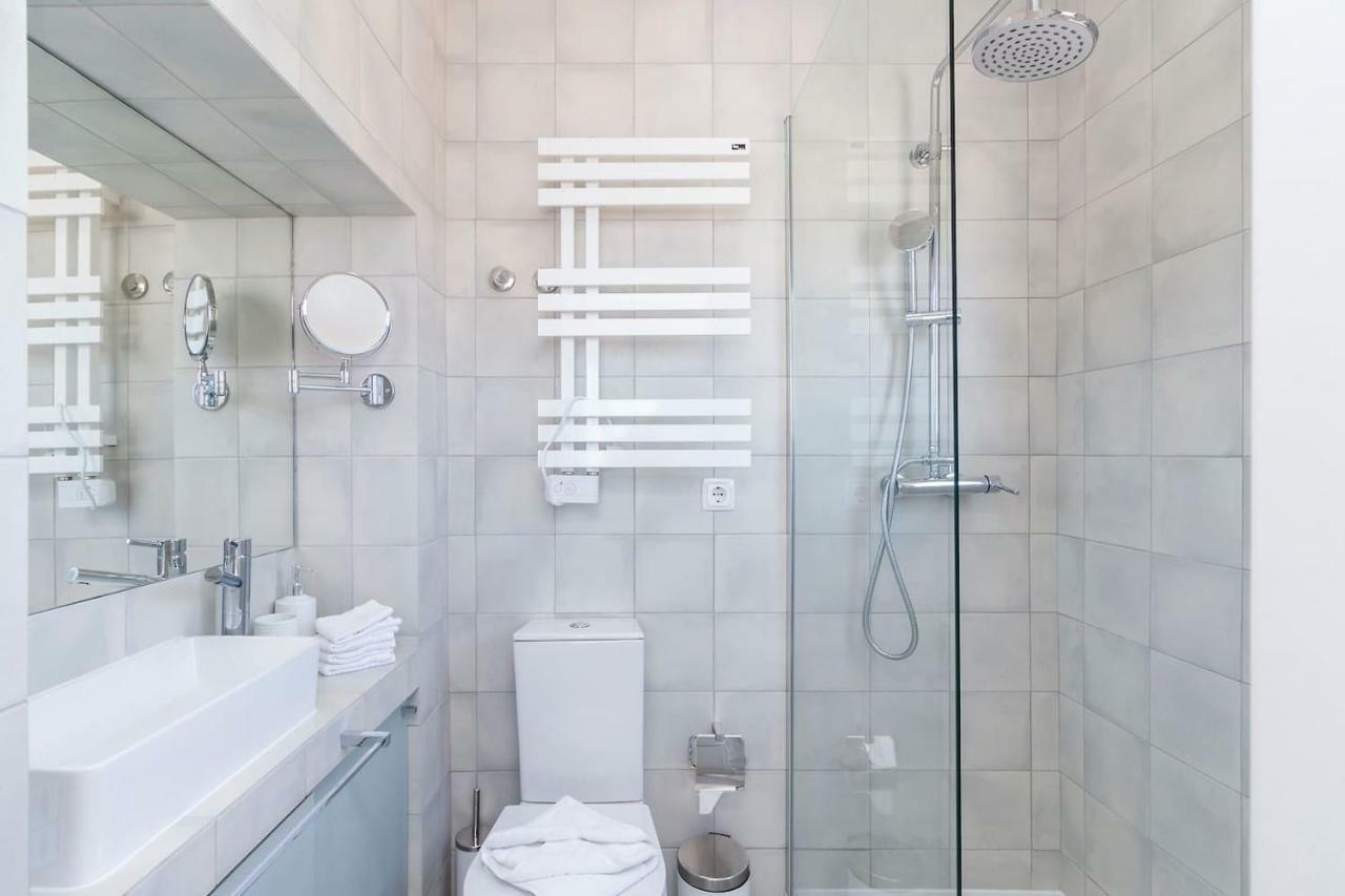 With Great Views And Aircon Apartamento