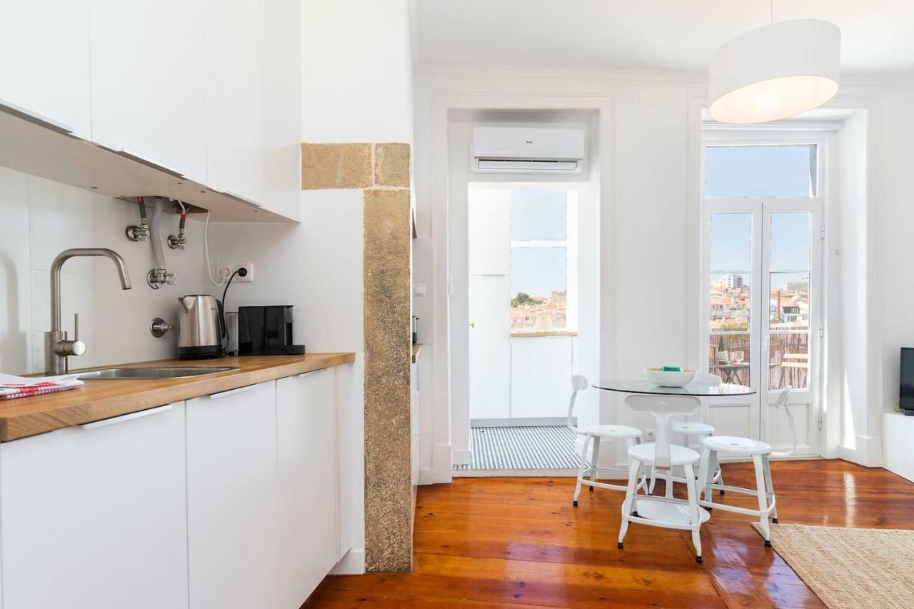With Great Views And Aircon Apartment *